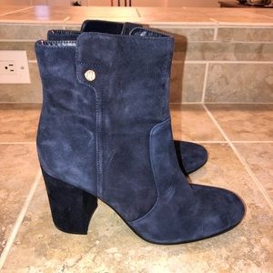 Navy blue suede Tommy Hilfiger low boots, size 9